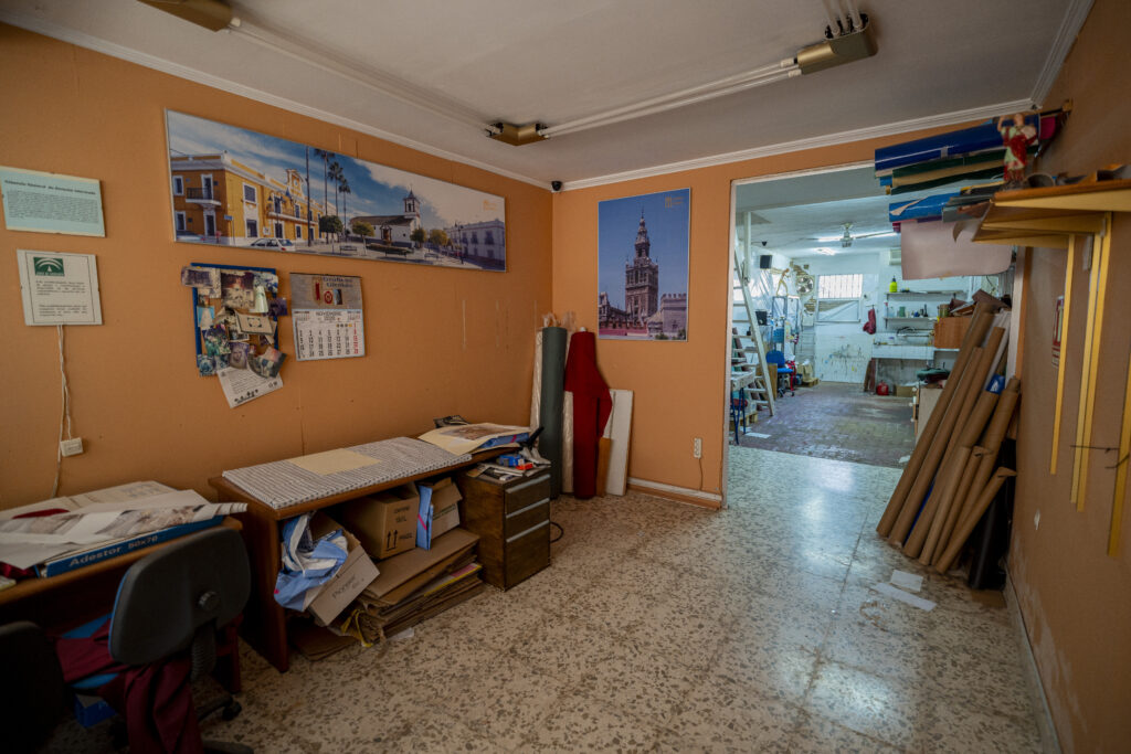 Conjunto Local + Terreno en venta en Brenes